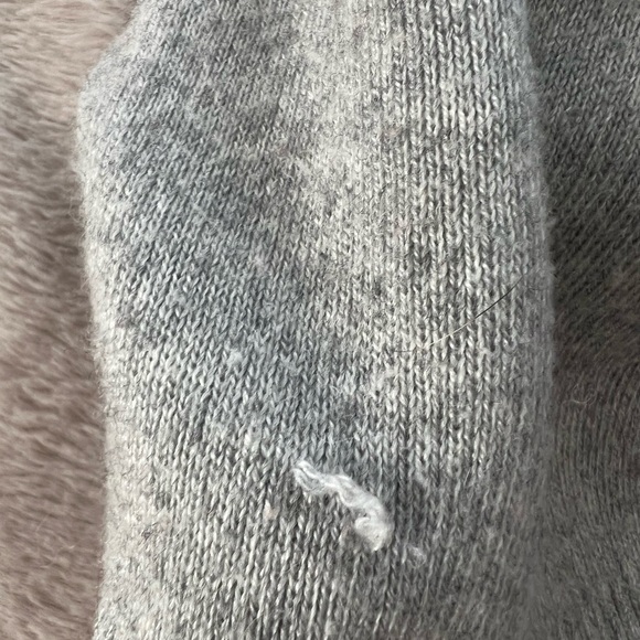 Beanie hat, one size. Flaws on the picture - Picture 3 of 3